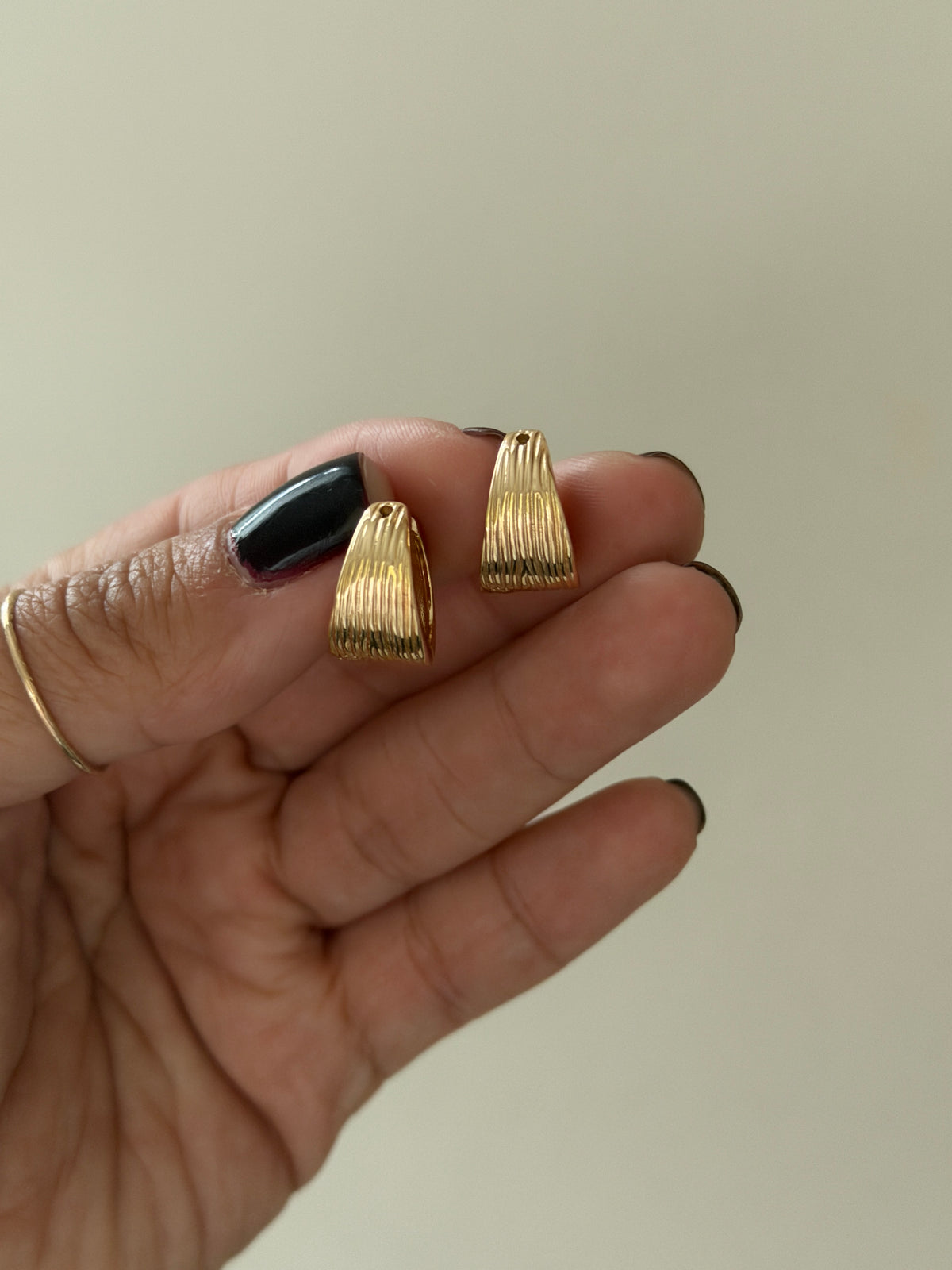 Ribbed Gold Huggies