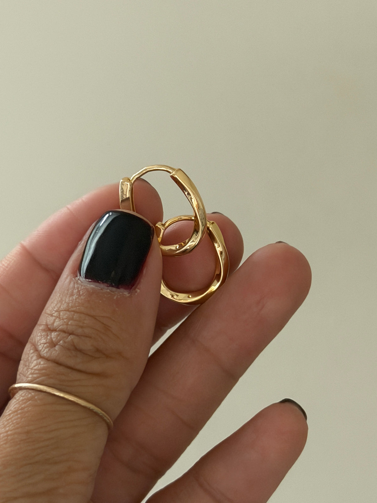 Oval Twist Gold Hoop